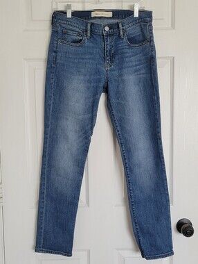 Gap Authentic Real Straight Jeans Womens Mid Rise Medium Wash